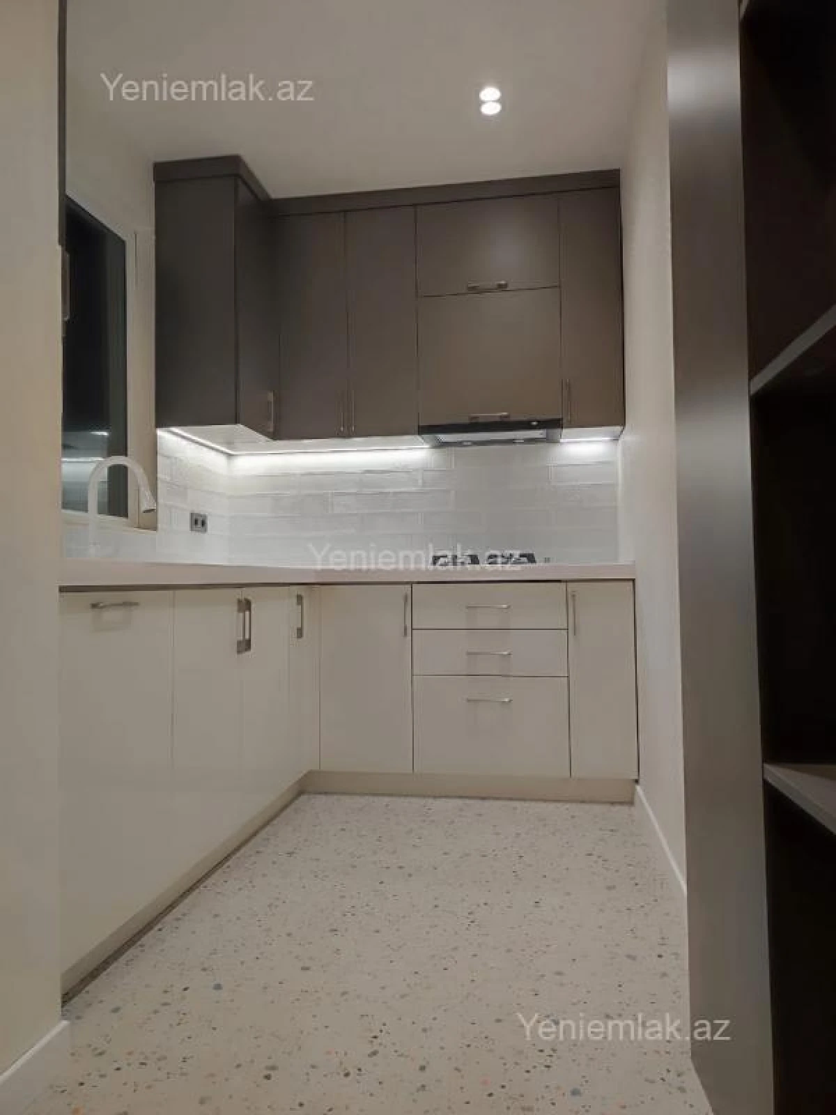 Satılır 4 otaqlı köhnə tikili 135.5 m²