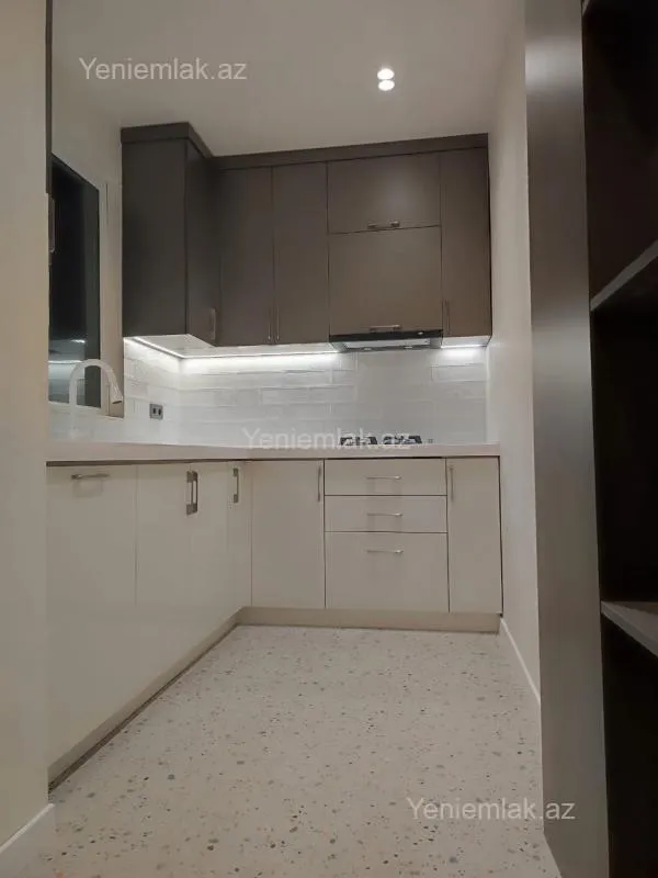 Satılır 4 otaqlı köhnə tikili 135.5 m²