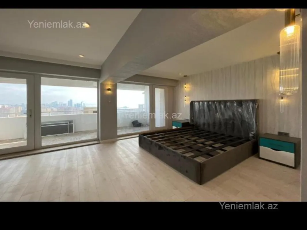 Satılır 4 otaqlı köhnə tikili 135.5 m²