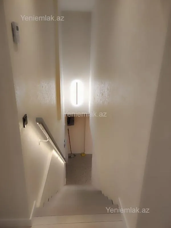 Satılır 4 otaqlı köhnə tikili 135.5 m²