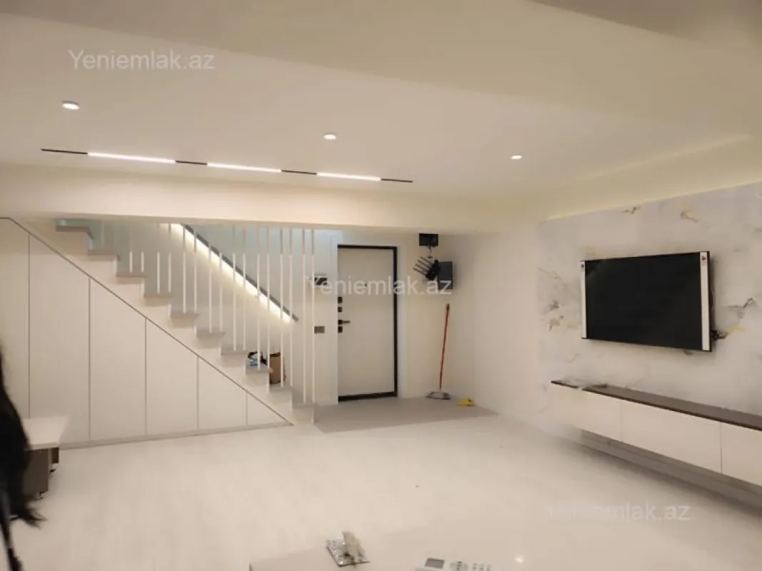 Satılır 4 otaqlı köhnə tikili 135.5 m²