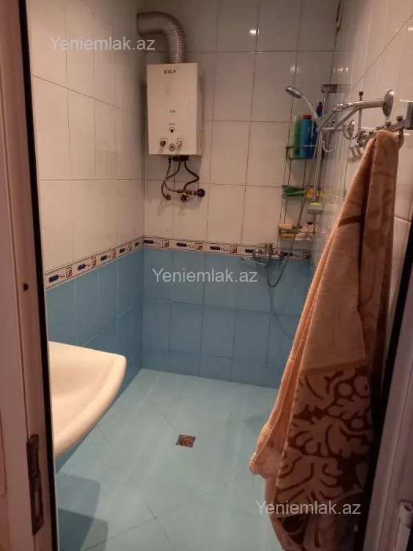 Satılır 4 otaqlı köhnə tikili 105 m²