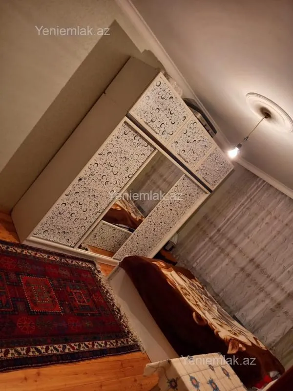 Satılır 4 otaqlı köhnə tikili 105 m²