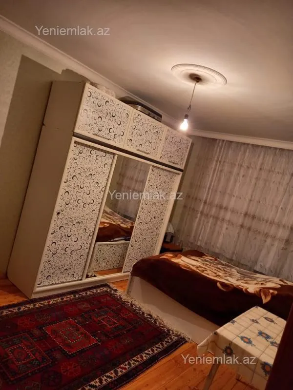Satılır 4 otaqlı köhnə tikili 105 m²