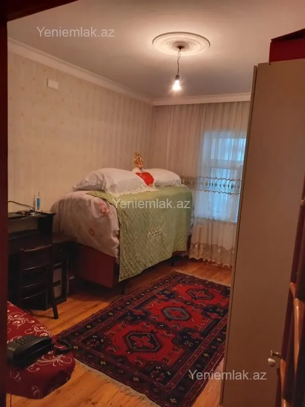 Satılır 4 otaqlı köhnə tikili 105 m²