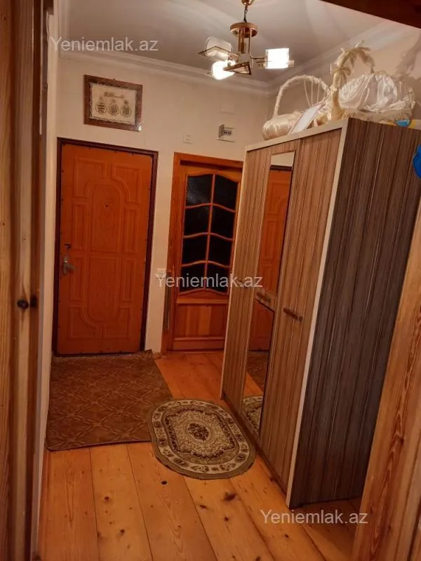 Satılır 4 otaqlı köhnə tikili 105 m²