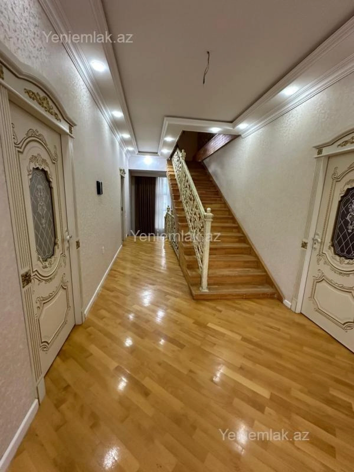 Satılır 6 otaqlı həyət evi 270 m²