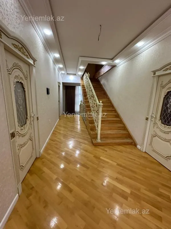 Satılır 6 otaqlı həyət evi 270 m²