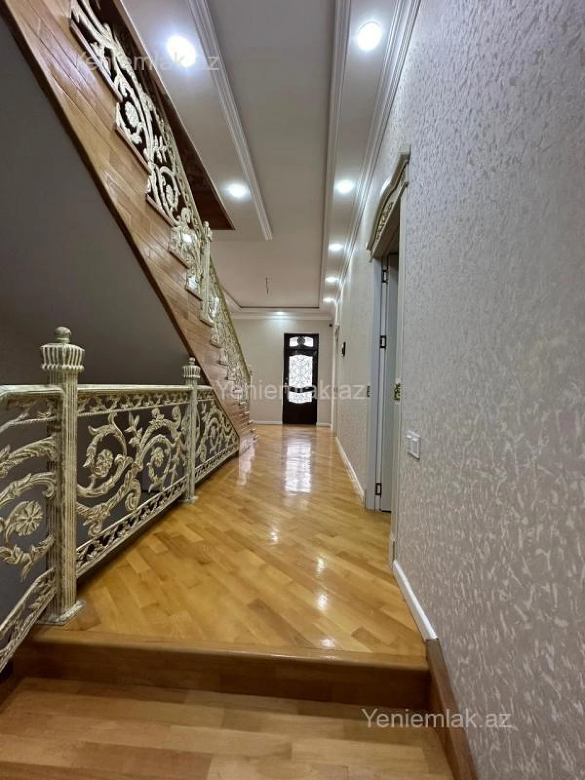 Satılır 6 otaqlı həyət evi 270 m²
