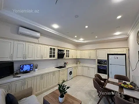 Satılır 6 otaqlı həyət evi 270 m²