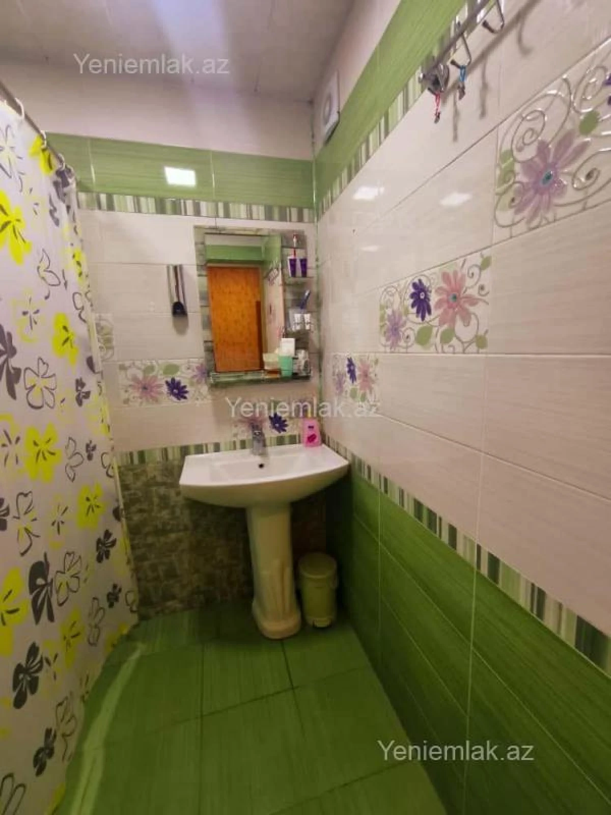 Satılır 4 otaqlı köhnə tikili 110 m²