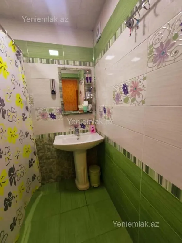 Satılır 4 otaqlı köhnə tikili 110 m²