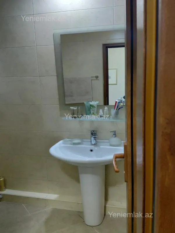 Satılır 3 otaqlı köhnə tikili 90 m²