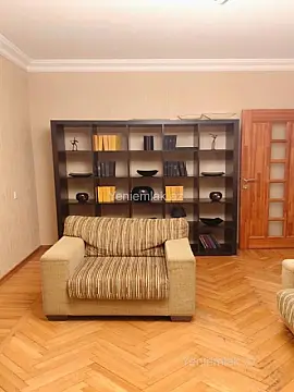 Satılır 3 otaqlı köhnə tikili 90 m²