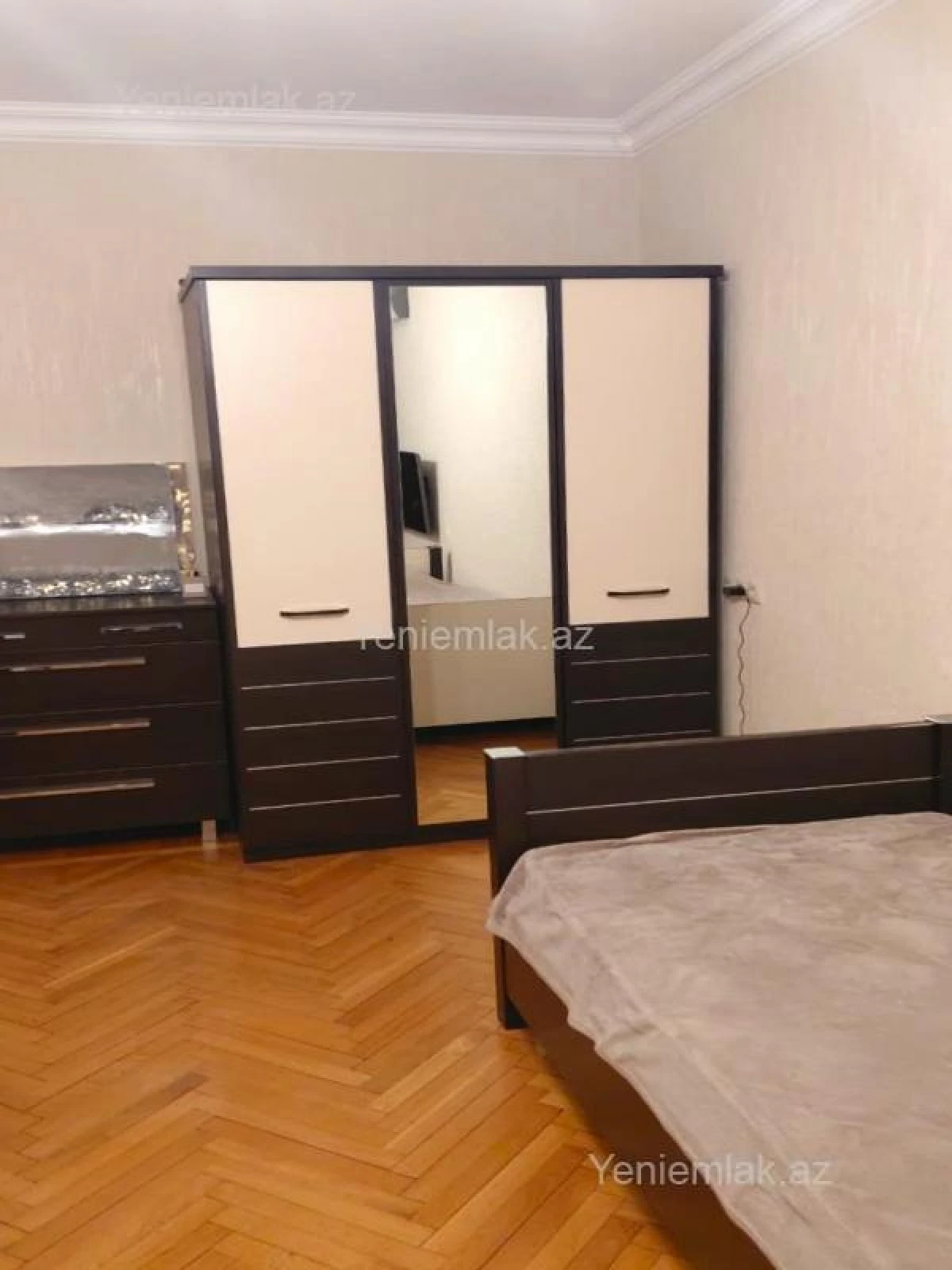 Satılır 3 otaqlı köhnə tikili 90 m²