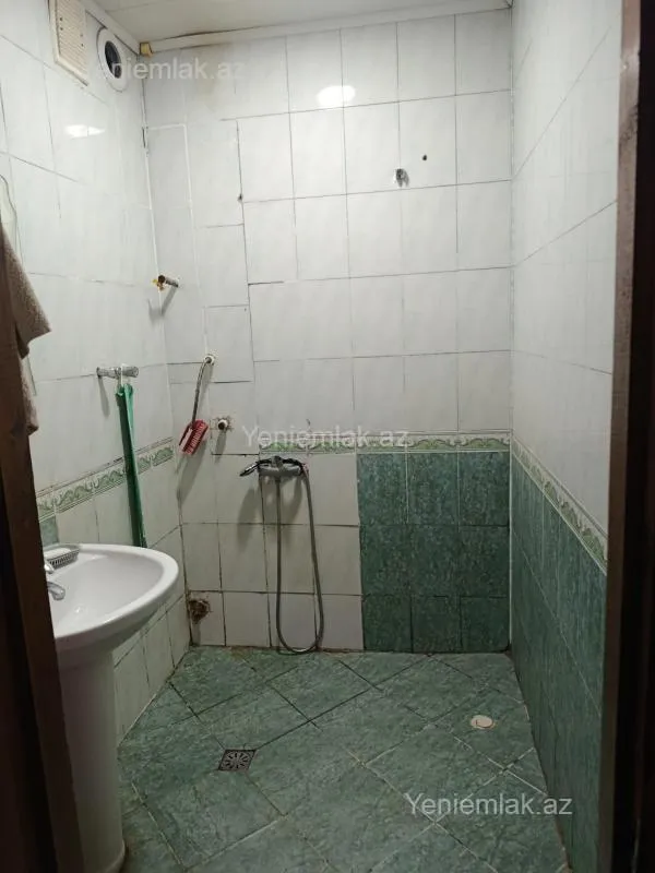 Satılır 3 otaqlı köhnə tikili 75 m²