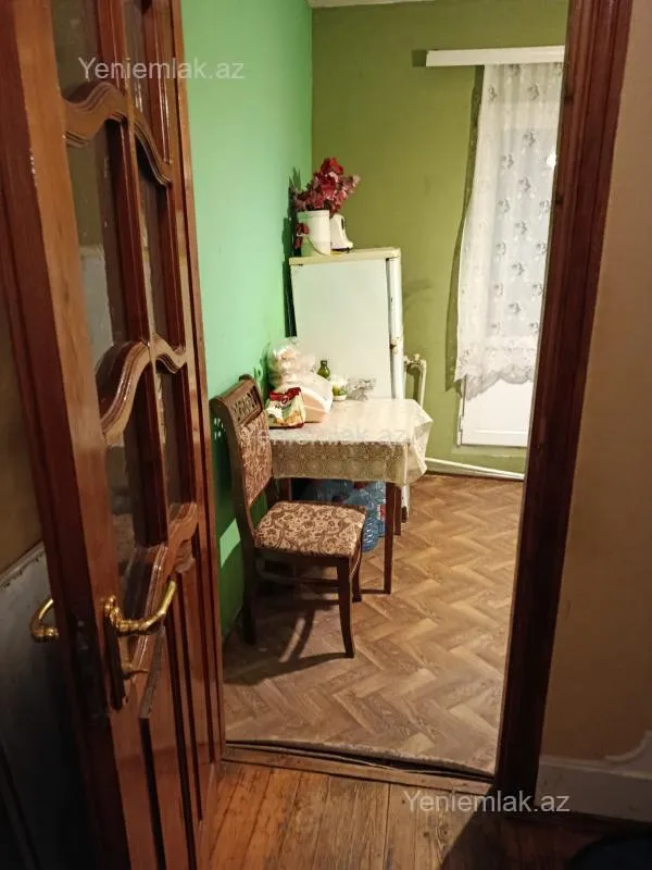 Satılır 3 otaqlı köhnə tikili 75 m²