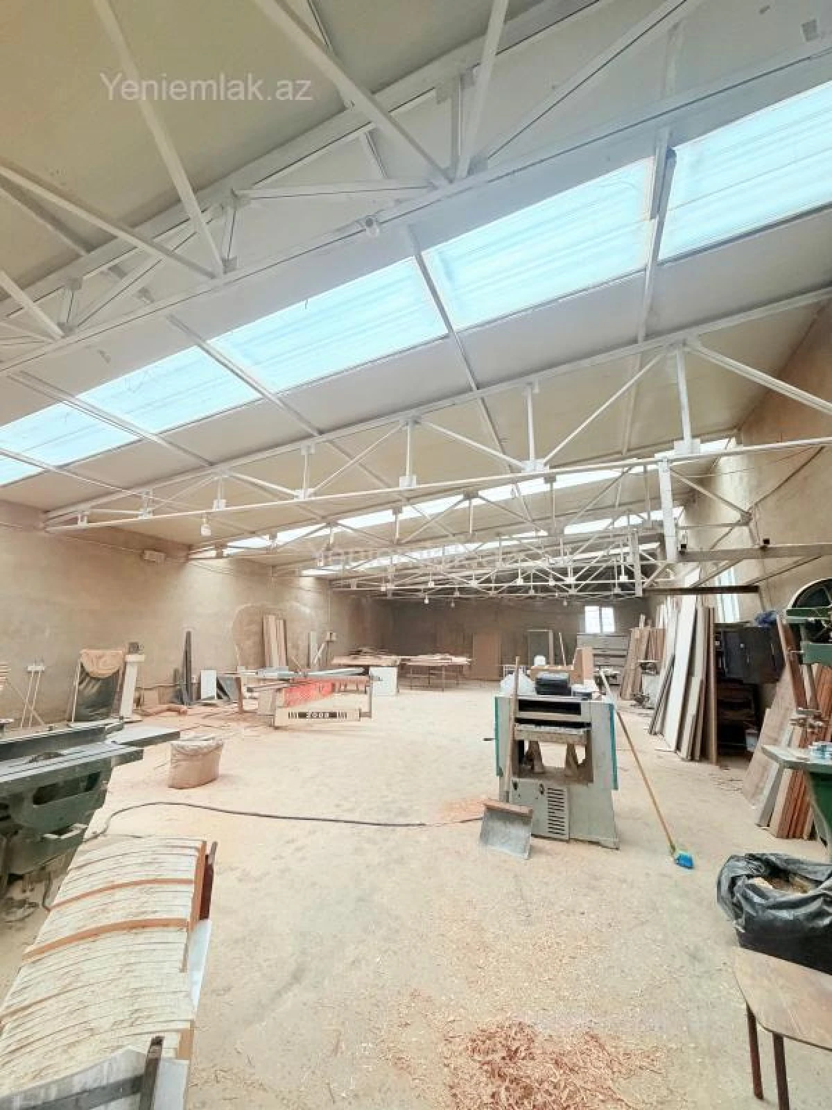 Satılır 7 otaqlı obyekt 2500 m²