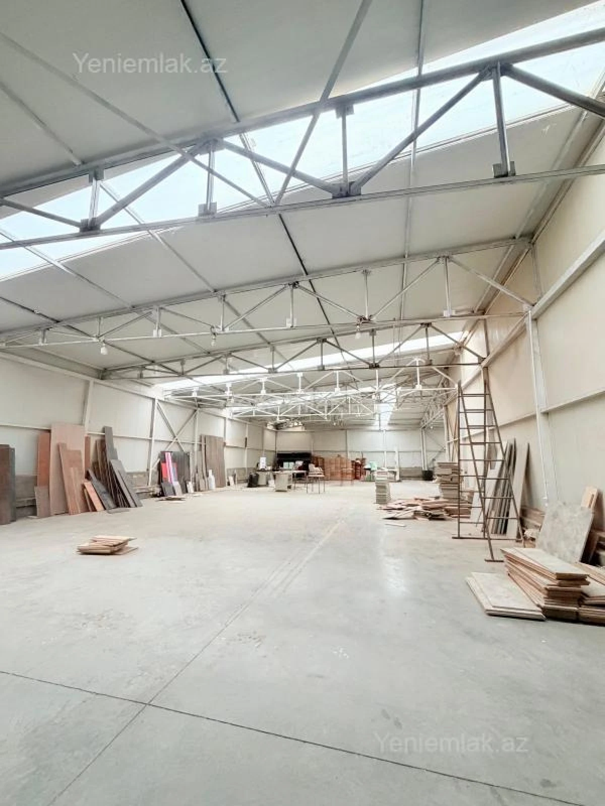 Satılır 7 otaqlı obyekt 2500 m²