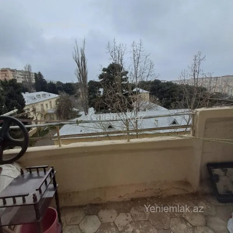 Satılır 3 otaqlı köhnə tikili 80 m²