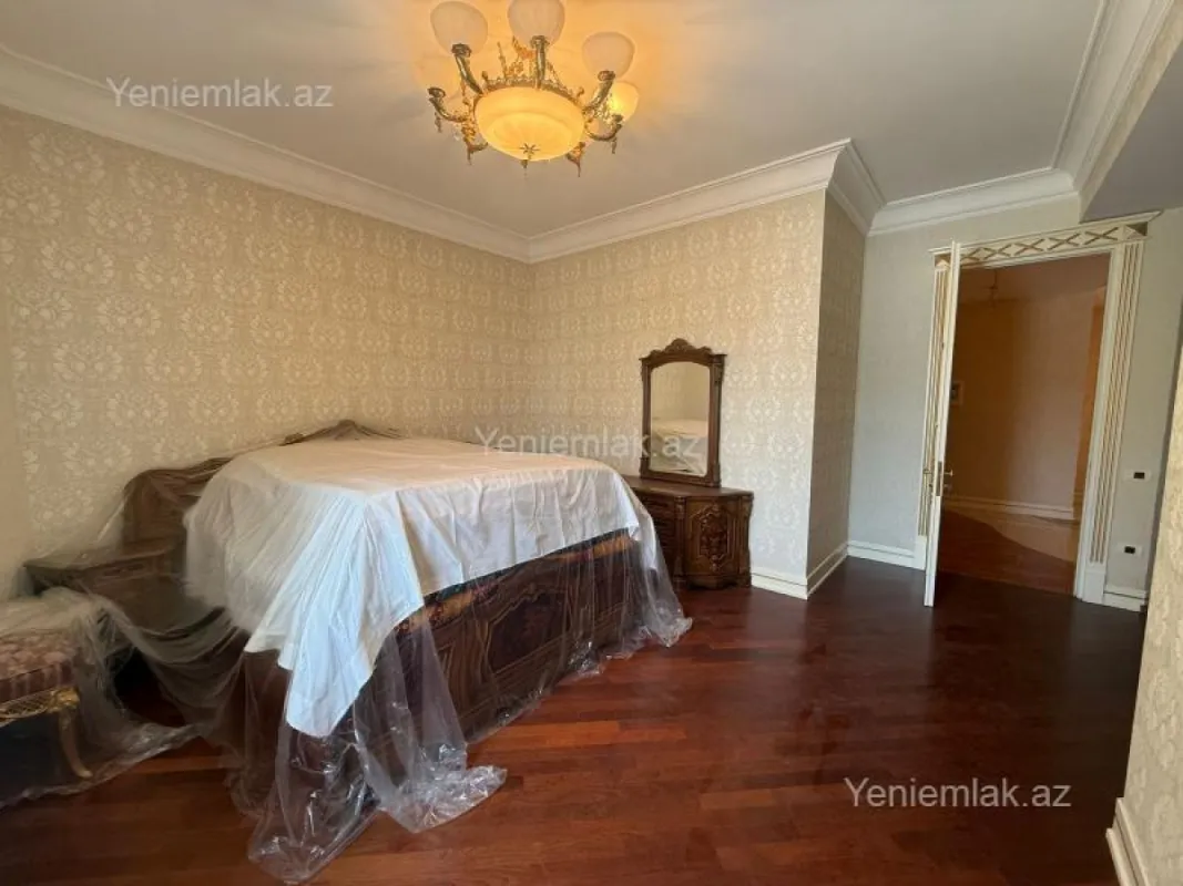 Satılır 4 otaqlı yeni tikili 250 m²