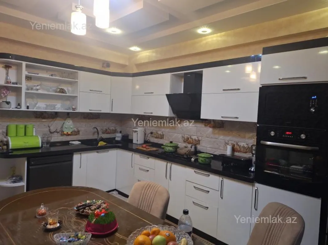 Satılır 3 otaqlı yeni tikili 125 m²