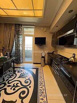 Satılır 4 otaqlı yeni tikili 200 m²