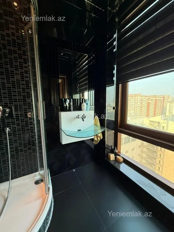 Satılır 4 otaqlı yeni tikili 200 m²