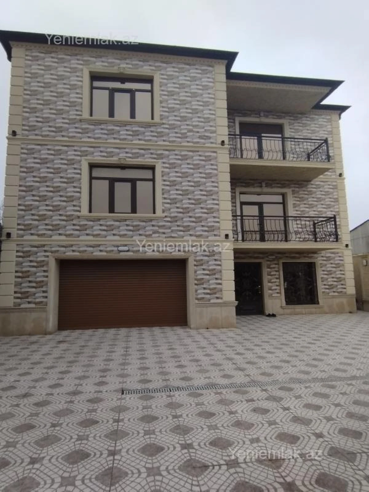 Satılır 6 otaqlı həyət evi 300 m²