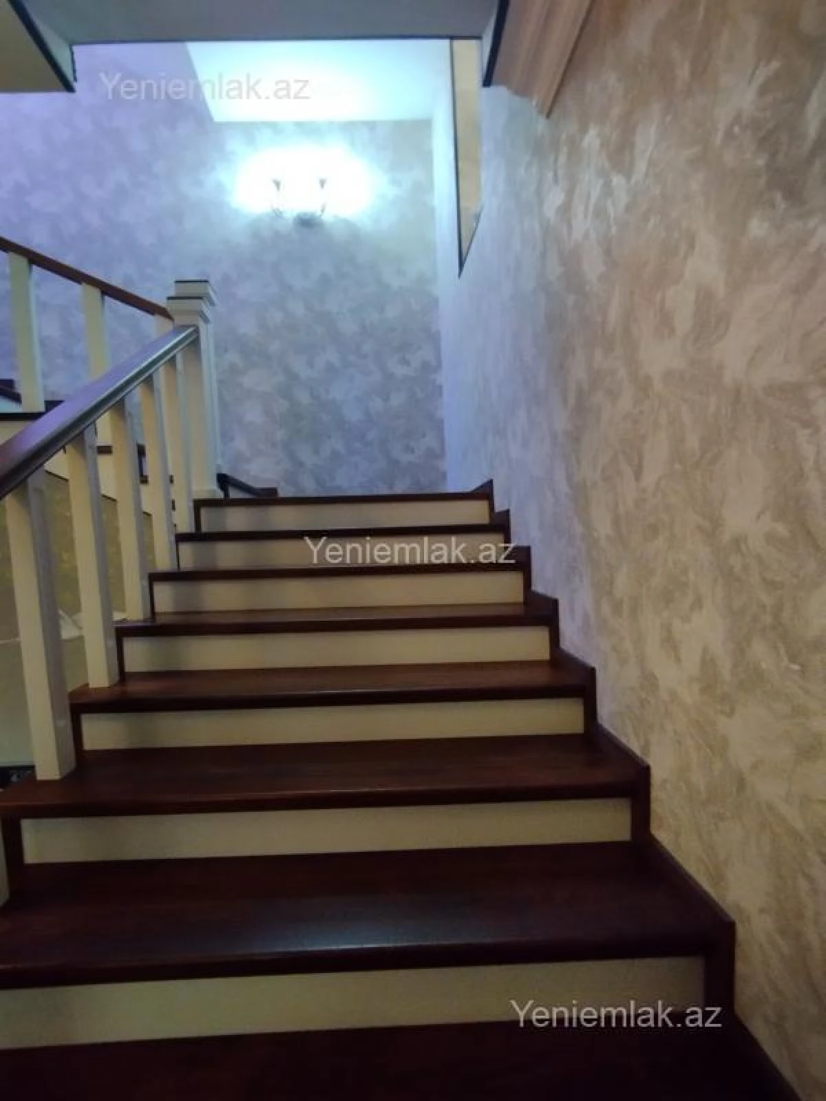 Satılır 6 otaqlı həyət evi 300 m²