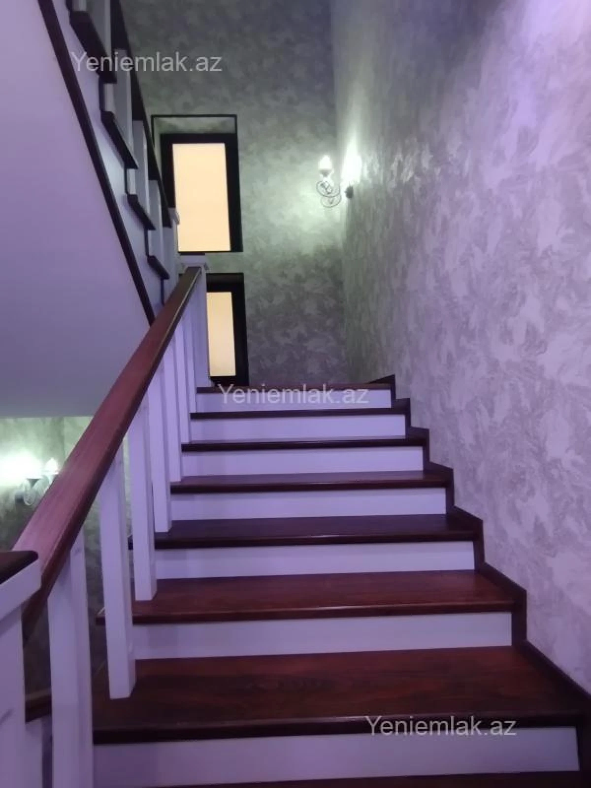 Satılır 6 otaqlı həyət evi 300 m²