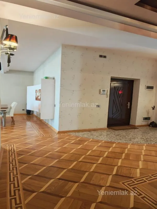 Satılır 4 otaqlı yeni tikili 180 m²