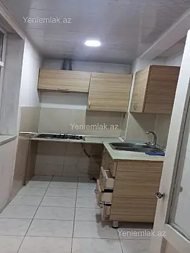 Satılır 1 otaqlı köhnə tikili 36 m²
