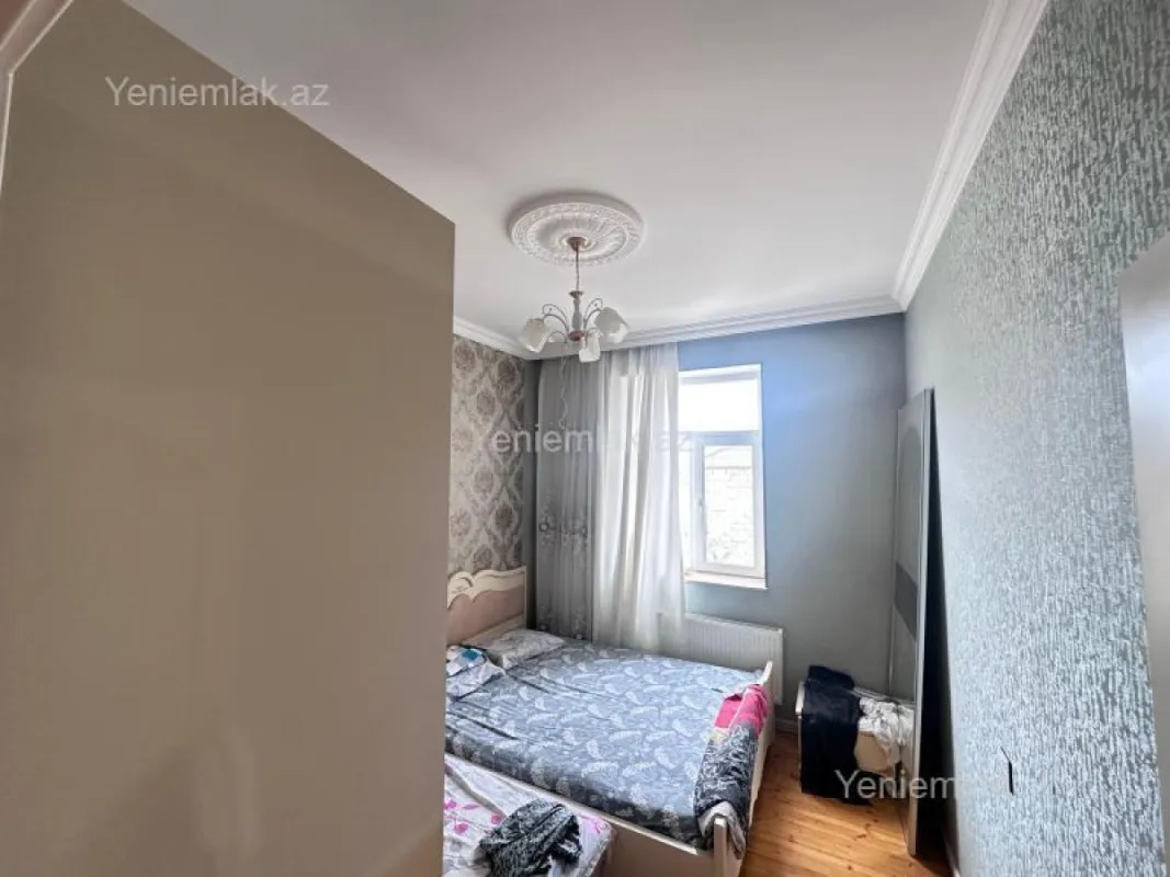 Satılır 4 otaqlı həyət evi 180 m²