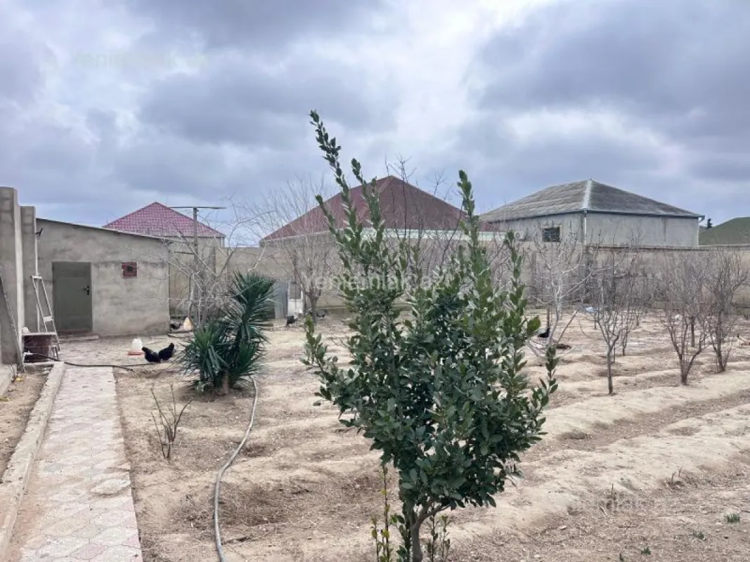 Satılır 4 otaqlı həyət evi 180 m²