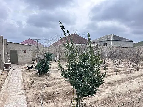 Satılır 4 otaqlı həyət evi 180 m²