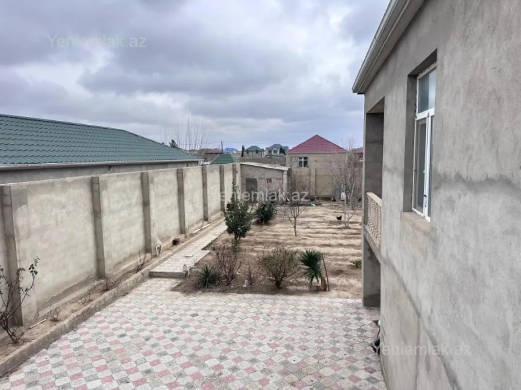 Satılır 4 otaqlı həyət evi 180 m²