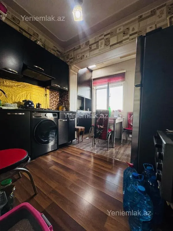 Satılır 2 otaqlı köhnə tikili 65 m²