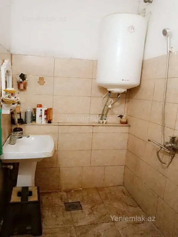 Satılır 2 otaqlı köhnə tikili 65 m²