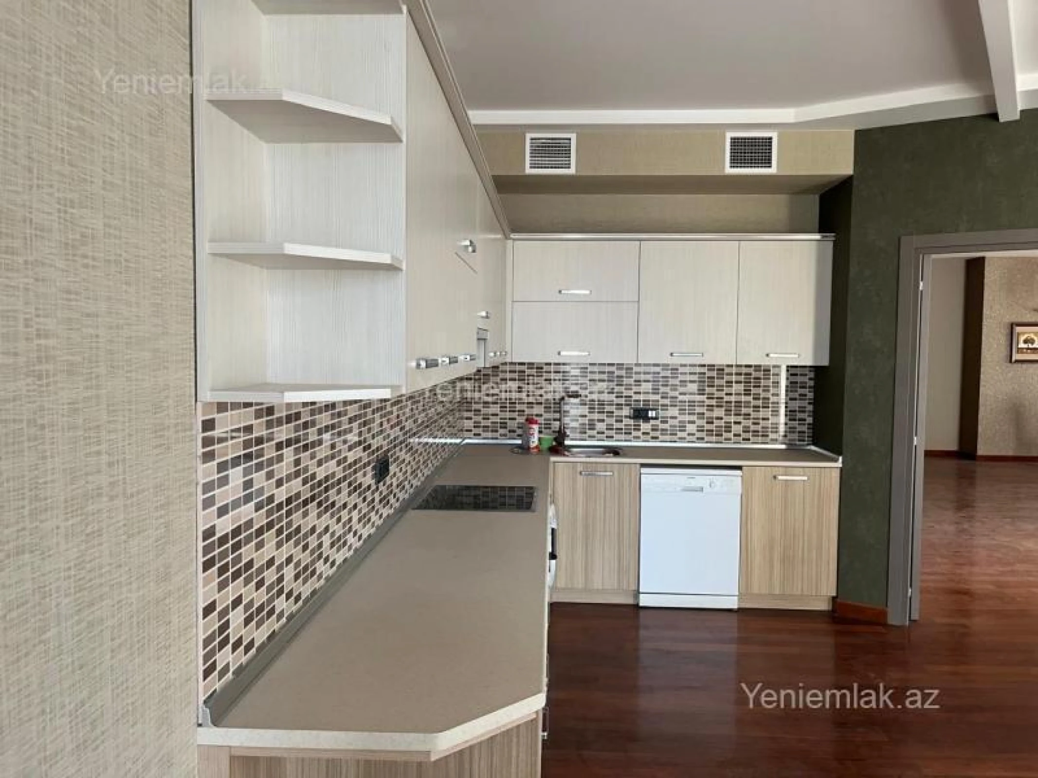 Satılır 3 otaqlı yeni tikili 217 m²