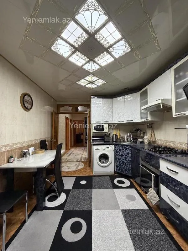 Satılır 3 otaqlı köhnə tikili 90 m²