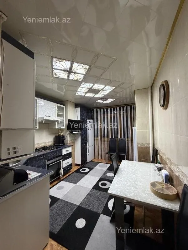 Satılır 3 otaqlı köhnə tikili 90 m²