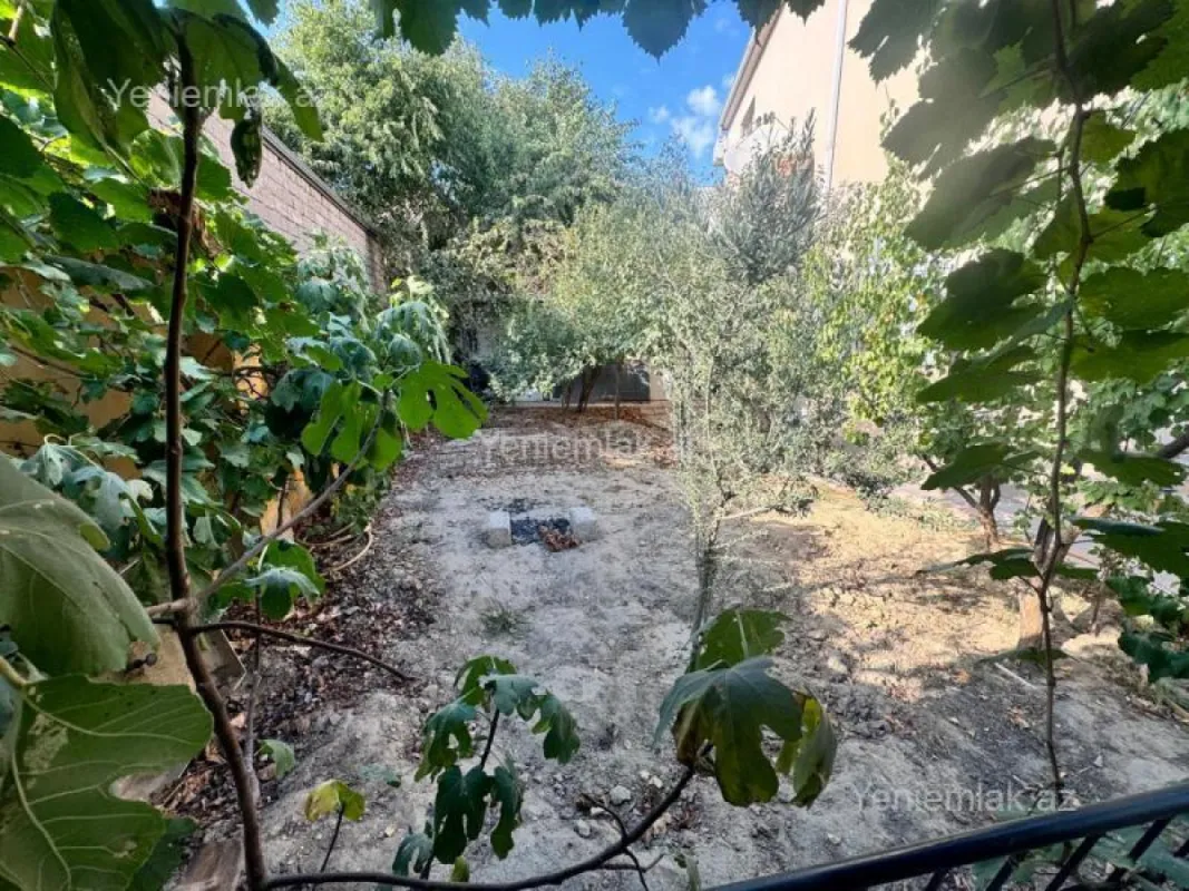 Satılır 6 otaqlı həyət evi 180 m²