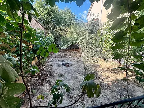 Satılır 6 otaqlı həyət evi 180 m²