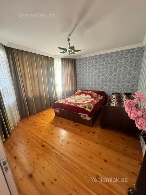 Satılır 6 otaqlı həyət evi 180 m²