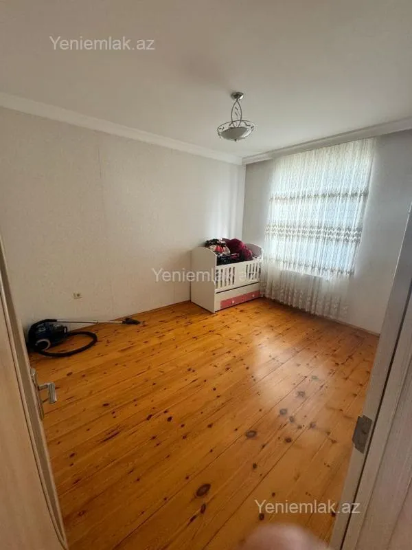 Satılır 6 otaqlı həyət evi 180 m²