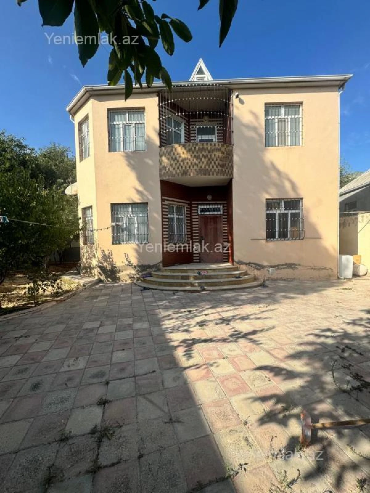 Satılır 6 otaqlı həyət evi 180 m²