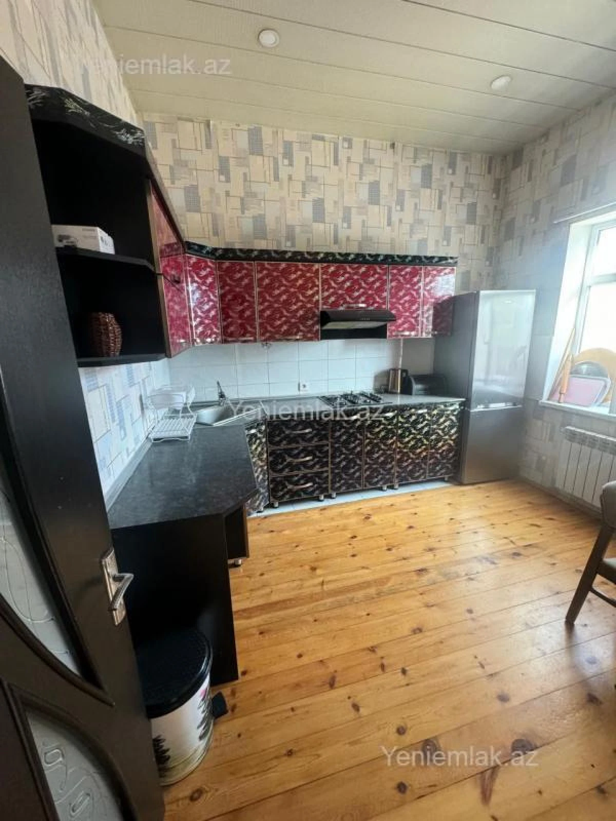 Satılır 6 otaqlı həyət evi 180 m²