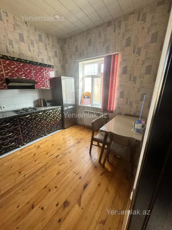 Satılır 6 otaqlı həyət evi 180 m²