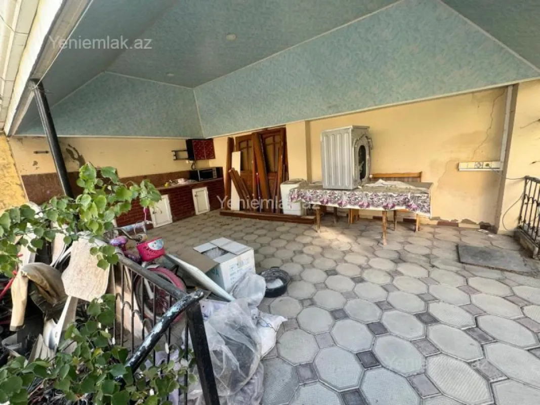 Satılır 6 otaqlı həyət evi 180 m²